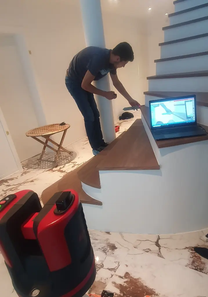 Meritve za lesene stopnice po meri na objektu